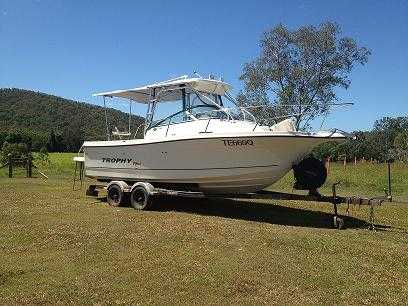 Boat for sale QLD Trophy Pro Walkaround 2052 Boat