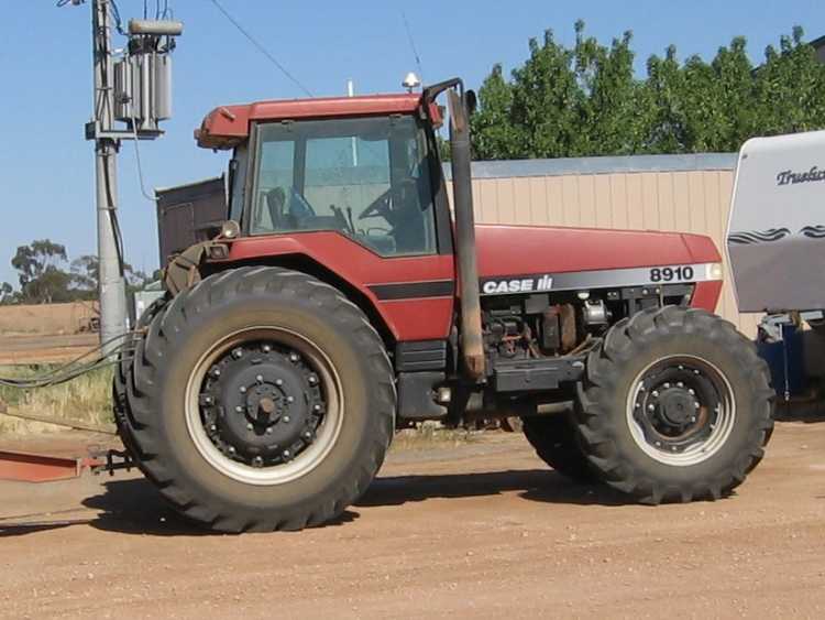 Tractor for sale VIC 8910 Magnum Tractor