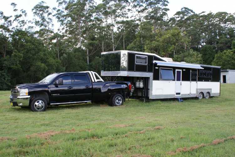 Gooseneck Trailer 2009 with Luxury Accommodation for sale QLD