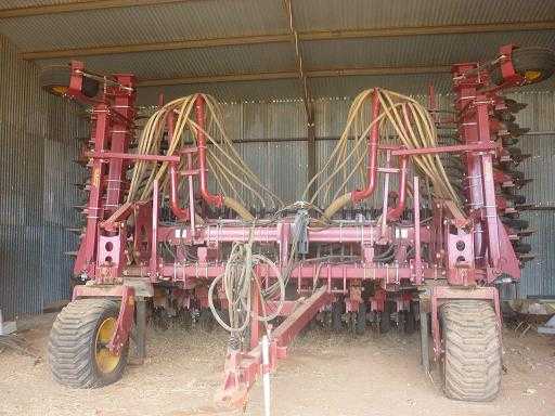 Farm Machinery for sale NSW Daybreak 10m Disc Seeder and Aircart