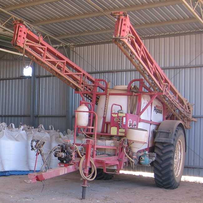 Farm machinery for sale VIC Cropland 6000 lts Spray cart, 2388 Case Header