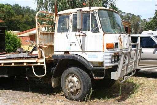 Truck for sale 1982 Mitsubishi 24 foot Tray Truck