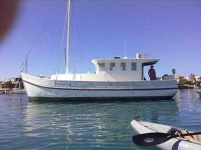 44 Foot Carvel Cruiser Boat for sale QLD - URGENT SALE !!