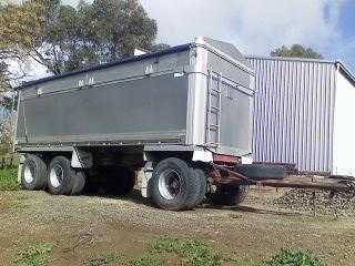 3 axle dog tipping trailer Truck for saleSA Angaston