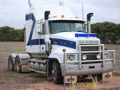 Truck for sale VIC Mack Trident 2000 Truck