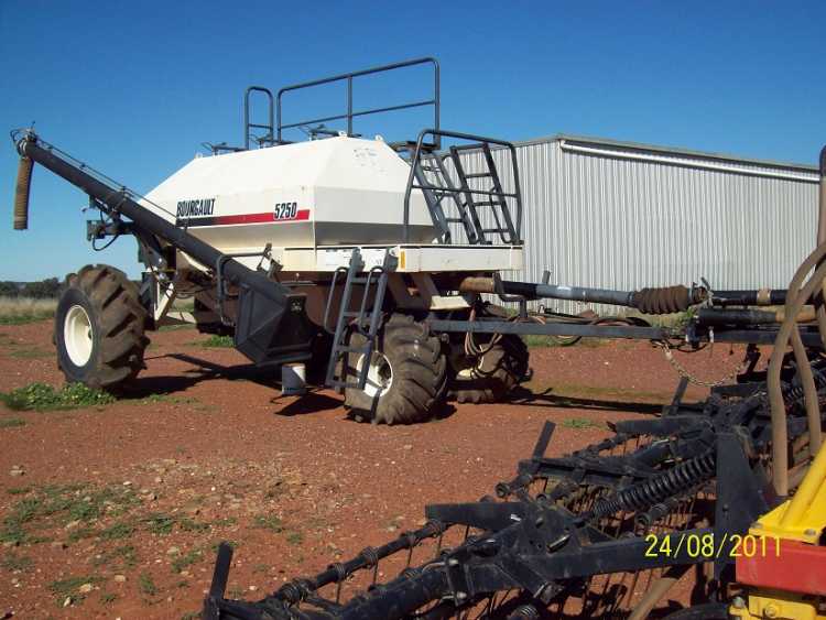 Farm Machinery for sale NSW Airseeder Bourgault 8810 in New South Wales