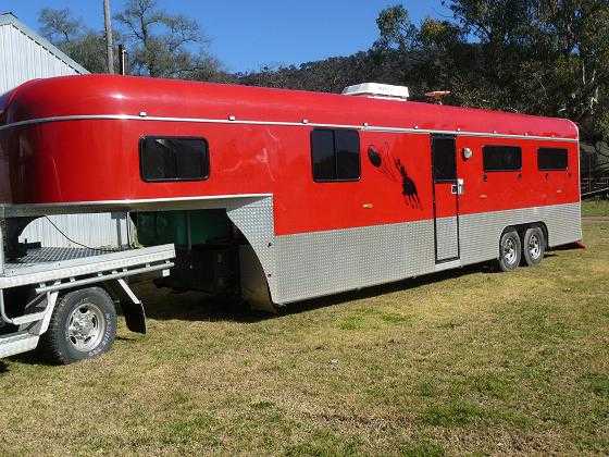 Horse Transport for sale NSW 4/5 Lonestar Gooseneck Float